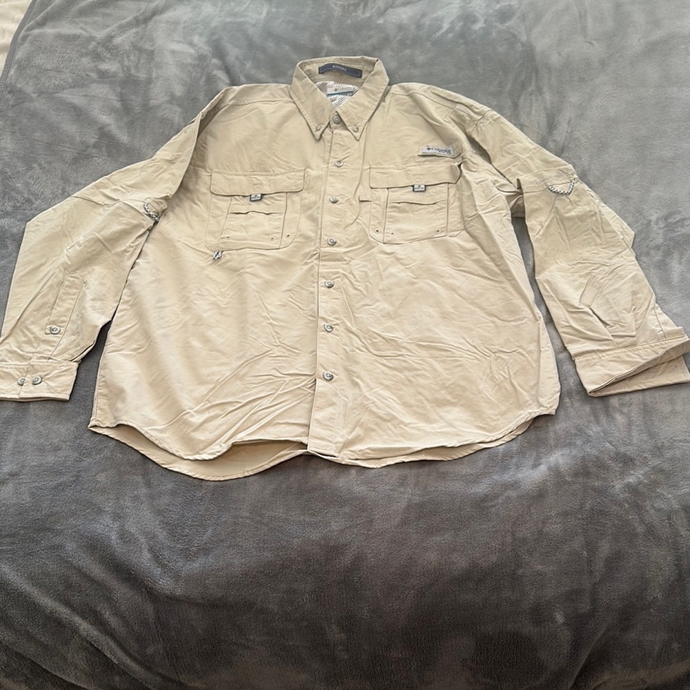 Columbia Tan Casual Shirt with Long Sleeves and Relaxed Fit